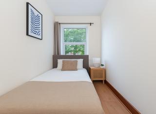 4 Bed Apartment in Wood Green - 5