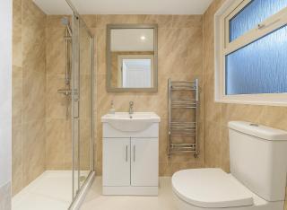 4 Bed Apartment in Wood Green - Londra - 3