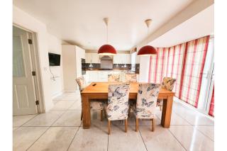 Homely Stays Taunton - - 6
