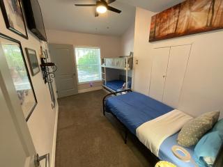 Spacious Ranch 7 min to beach/ airport Pet friend - Melbourne - 1