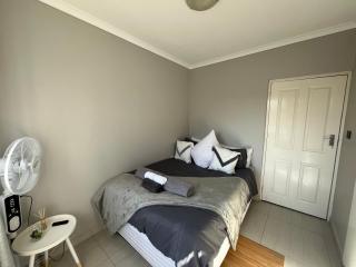 St Michaels Luxury Apartment - Amanzimtoti - 3
