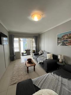 St Michaels Luxury Apartment - Amanzimtoti - 9