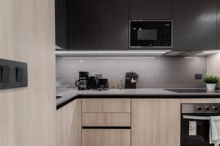 Stunning 2BR 2BA Apartment For 4 Guests - 8