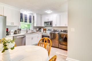 4 Mi to Hampton Coliseum Home with Yard! - 9