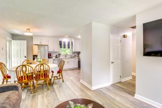 4 Mi to Hampton Coliseum Home with Yard! - 6