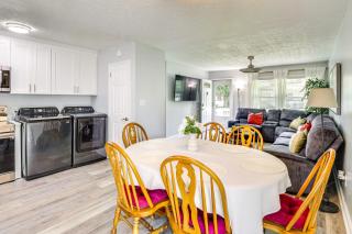 4 Mi to Hampton Coliseum Home with Yard! - 3