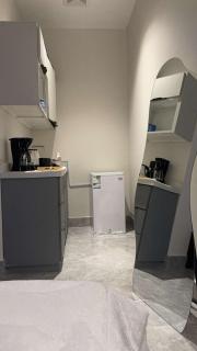 استديو بسرير ماستر وجلسة جانبية باب ذكي سرير مريح - Riyadh - 6