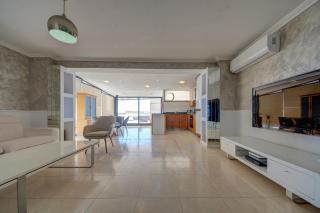 3 Bedroom Penthouse with Jacuzzi and BBQ - St Paul's Bay - 5