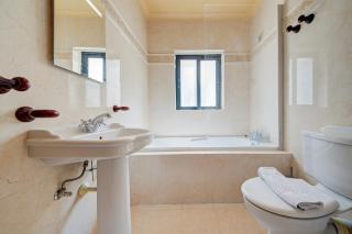 3 Bedroom Penthouse with Jacuzzi and BBQ - St Paul's Bay - 3