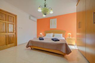 3 Bedroom Penthouse with Jacuzzi and BBQ - St Paul's Bay - 2