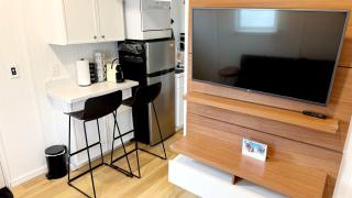 Tiny House Living with In Unit Laundry Steps from Kaiser - 8
