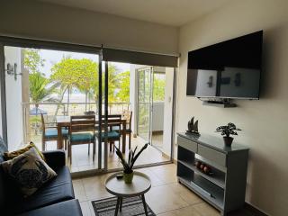 Beachfront Getaway, AC, Pools and Sunset Views - Bejuco - 3