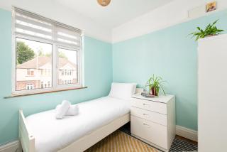 Spacious & Bright 3Bedroom Home-Sleeps7-Parking - Bristol - 5