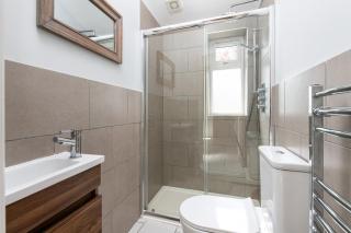 Spacious & Bright 3Bedroom Home-Sleeps7-Parking - Bristol - 4