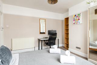 Spacious & Bright 3Bedroom Home-Sleeps7-Parking - Bristol - 1