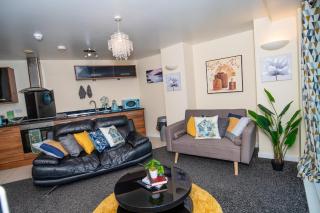 City Centre Location-Family Friendly-Free Parking - Bradford - 2