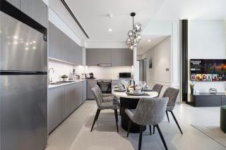 Luxury 2BR Burj Fountain View Walk to Dubai Mall - 1