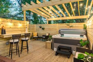 Hot Tub Fire Pit 4BR Oasis - Raleigh - 0