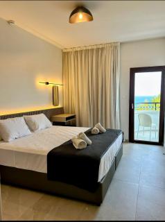 Pigeon Beach Hotel Apartments - 1