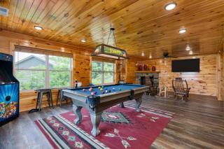 Evergreen Echo by AvantStay Cabin w Mountain Views Theater Game Room and Hot Tub - 7