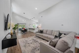 Luxury 3 BDRM Home - Busch Gardens - Fairgrounds - Tampa - 0