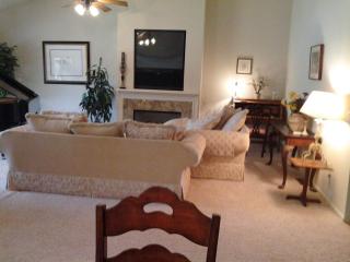 waterfront elegance - Discovery Bay - 6