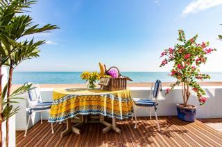 The Breakers Beach House - Sandgate - 9