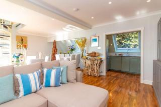 The Breakers Beach House - Sandgate - 1