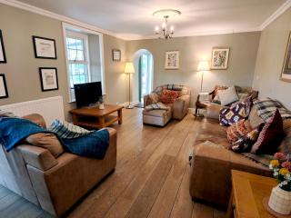 Bush Nook House - Brampton - 8