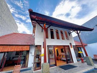 Brady's 3 bedrooms Villa Center of Sanur - 1