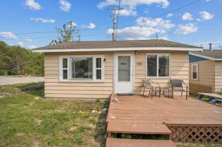 Waterfront Cabin with New Bath - Oscoda - 9