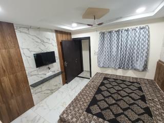 3 STAR FULLY AIR CONDITIONED PRIME SPOT HOTEL NEAR MAHAKALESHWAR MANDIR and gopal mandir hotel S-H-I-P-R-A !!! AC rooms - Ujjain - 6