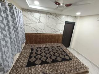 3 STAR FULLY AIR CONDITIONED PRIME SPOT HOTEL NEAR MAHAKALESHWAR MANDIR and gopal mandir hotel S-H-I-P-R-A !!! AC rooms - Ujjain - 2