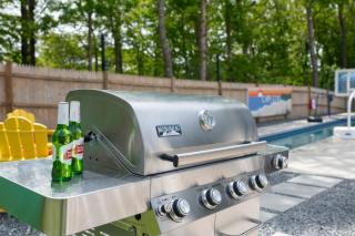 Cape Cod heated Pool, Putting Green, Speak Easy, Game room, - 2