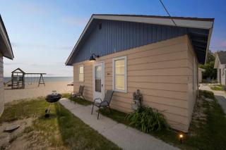 Lake Views with Big Windows & Bath - Oscoda - 0