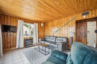 Lake Views with Big Windows & Bath - Oscoda - 9