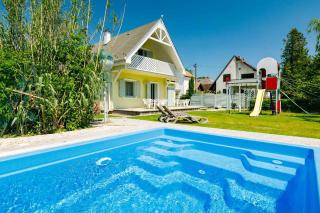 Holiday home in Balatonmariafürdo 38170 - Balatonmáriafürdő - 2