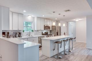 Walk to Beach Family-Friendly Arrowhead Lake Home - 3