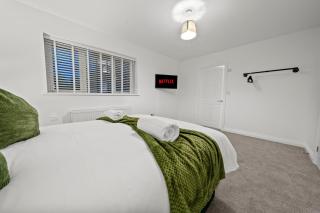 LuxoHaus Luxury 4 Bedroom Home By AltoLuxo Short Lets Serviced Accommodation With Free Wifi & Parking - Bristol - 9