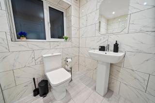 LuxoHaus Luxury 4 Bedroom Home By AltoLuxo Short Lets Serviced Accommodation With Free Wifi & Parking - Bristol - 8