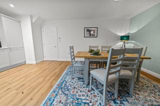 LuxoHaus Luxury 4 Bedroom Home By AltoLuxo Short Lets Serviced Accommodation With Free Wifi & Parking - Bristol - 2