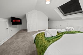 LuxoHaus Luxury 4 Bedroom Home By AltoLuxo Short Lets Serviced Accommodation With Free Wifi & Parking - Bristol - 1