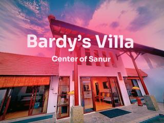 Brady's 3 bedrooms Villa Center of Sanur - Sanur - 0