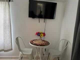 Private Room Mins from the Beach - 1
