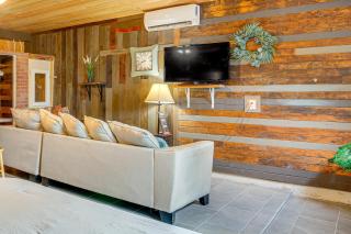 Near Historic Battlefield Trail Studio with Patio! - Brownsville - 3