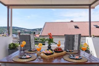 Apartman Lorena - with sea view near Old Town - Trogir - 9