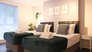Free Parking & Garden & Central Contractor - Bedford - 0