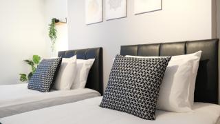 Free Parking & Garden & Central Contractor - Bedford - 2