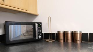Free Parking & Garden & Central Contractor - Bedford - 4