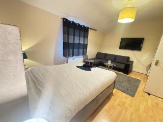 Cosy Family Studio Apartment on Edgware Road - 3